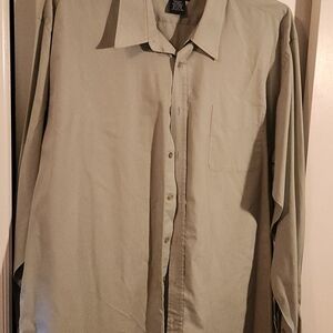 Men's Light Green Button-Up Shirt